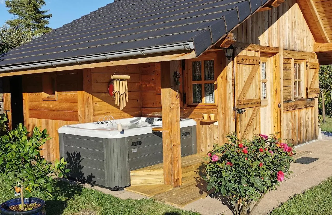 Au Petit Chalet Avec Son Spa - Escapade En Amoureux ! Cruet