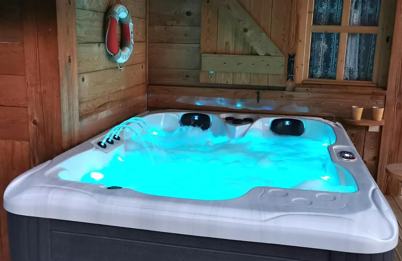 Au Petit Chalet Avec Son Spa - Escapade En Amoureux ! Cruet