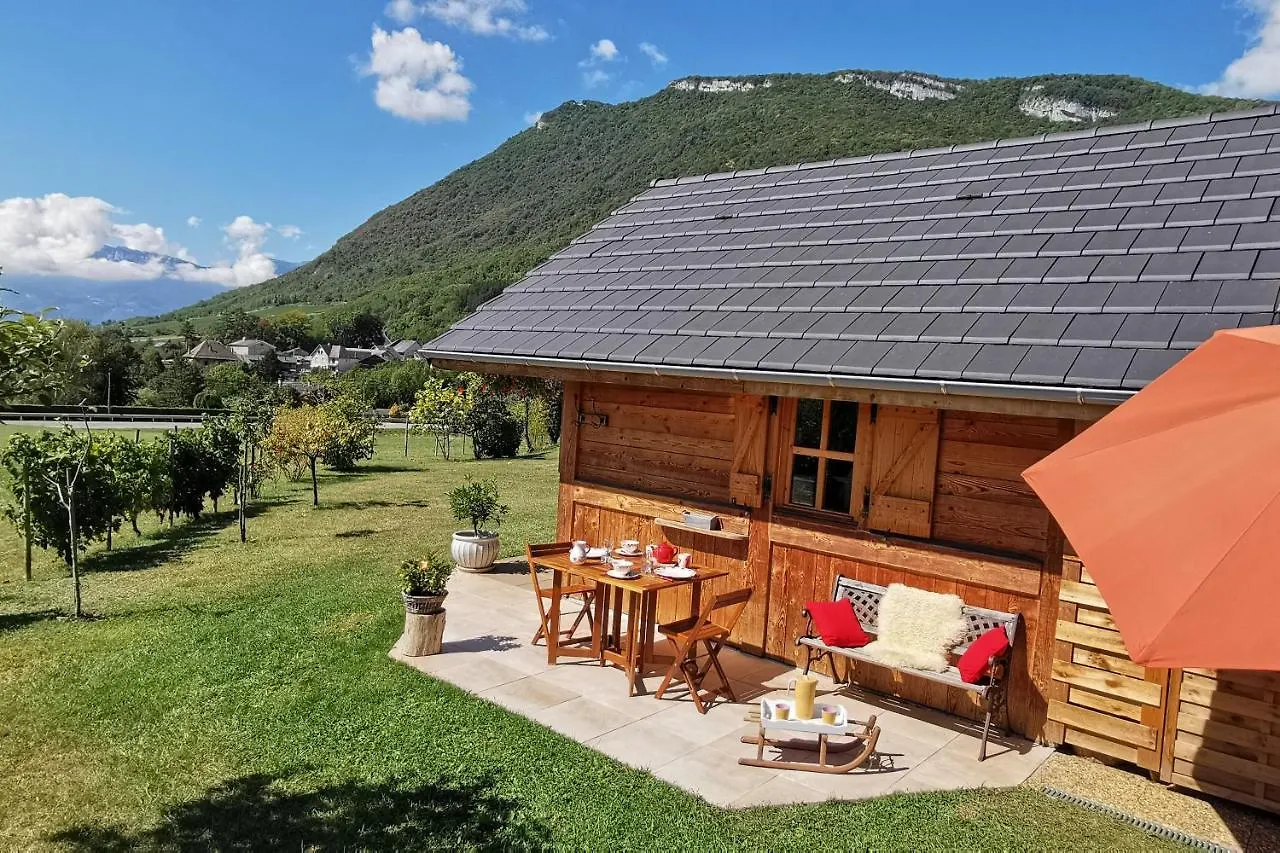 Au Petit Chalet Avec Son Spa - Escapade En Amoureux ! Cruet 0*,  France